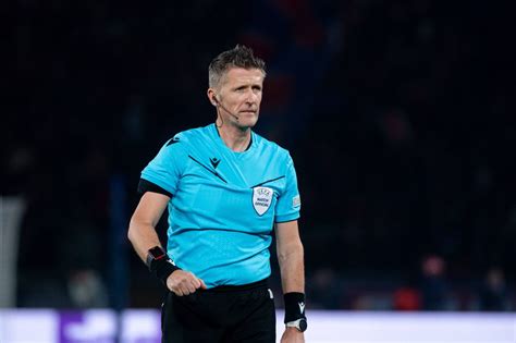 Arbitrul A Izbucnit N Lacrimi Imediat Dup Ce Borussia Dortmund S A