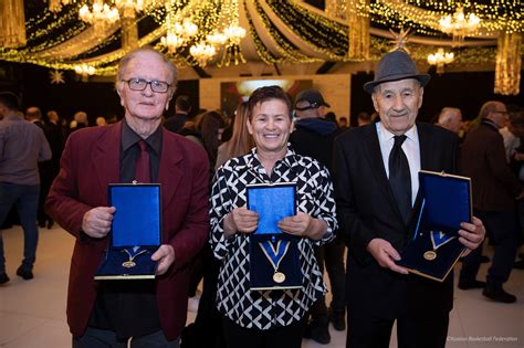 Presidentja Osmani nderon me medalje legjendat e basketbollit të Kosovës