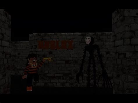 I Went In And Explore This Super Duper Scary Maze Roblox The Maze