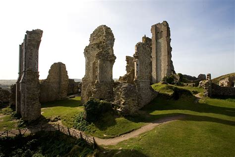 Corfe Castle Ruins | The Dorset Guide