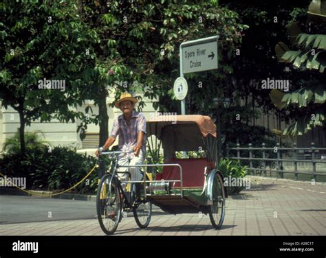 Trishaw singapore hi-res stock photography and images - Alamy