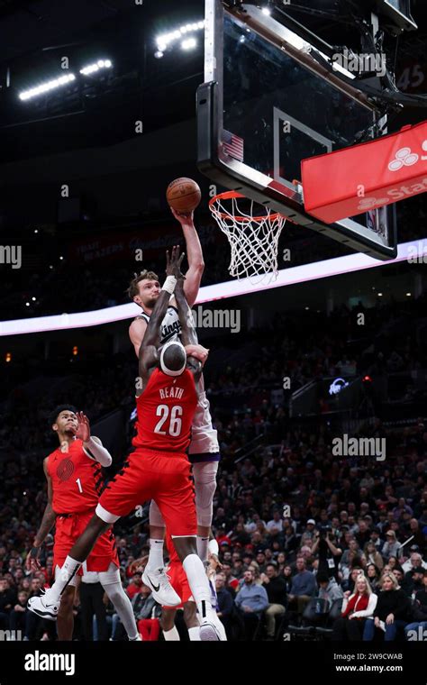 Sacramento Kings forward Domantas Sabonis attempts to dunk over ...