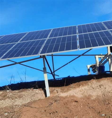 В Кыргызстане достроили плавучую солнечную электростанцию