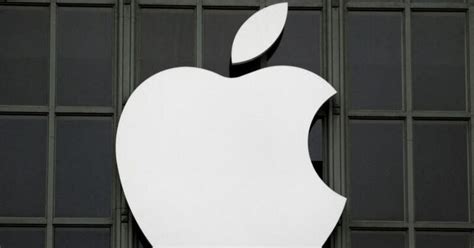 Apple executives fight subpoenas in shareholders' lawsuit against ...