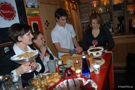 Γλυκό ψωμί με κάρδαμο | TasteFULL.gr