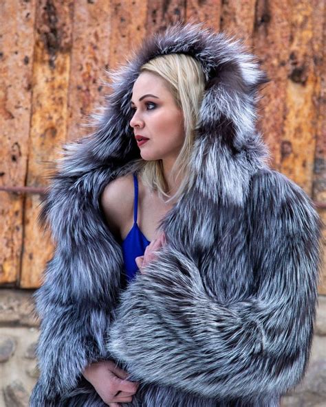 Pingl Par Robert Kl Sur Beautiful Women In Fur Fourrure Femme