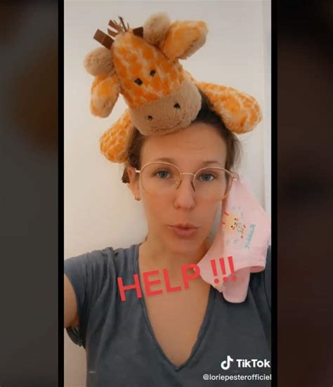 A 40 Ans Lorie Saffiche Dans Un Mini Bikini Pour Les Vacances Les Fans Valident