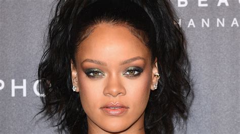 The Real Reason Rihanna S Nude Photo Is Causing A Controversy