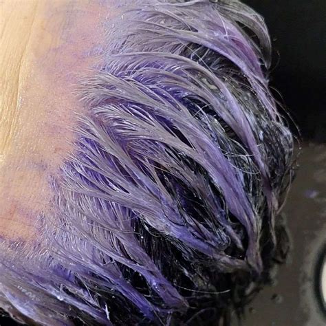 The unexpected natural ingredient that protects dyed hair colors longer 8