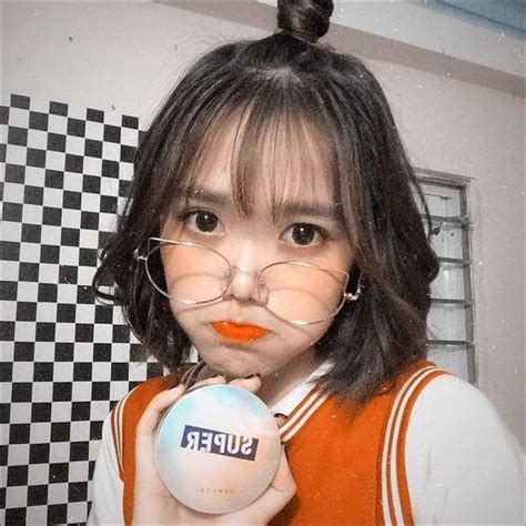 Ảnh hot girl tóc ngắn đeo kính cận dễ thương kute Tổng hợp hình nền máy tính laptop desktop