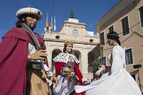 La Colla de geganters desfila por Mahón para conmemorar la conquista