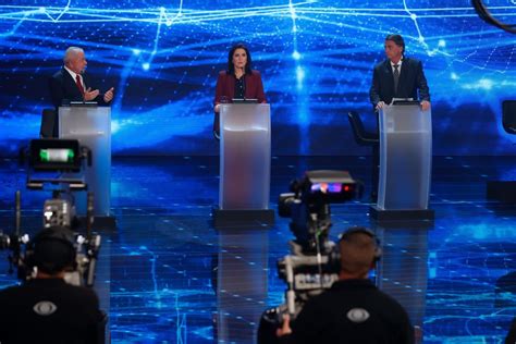 Bolsonaro Y Lula Intercambian Acusaciones En El Primer Debate De 2022