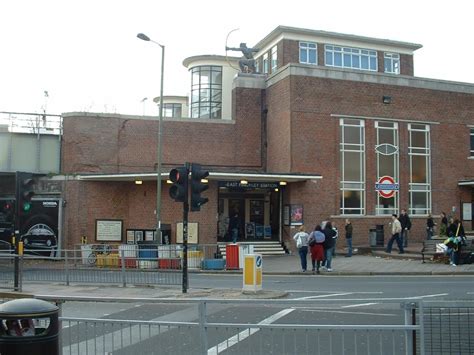 East Finchley Underground Station (Barnet, 1939) | Structurae