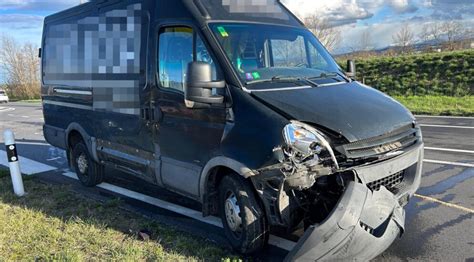 Weinfelden TG Crash Zwischen Auto Und Lieferwagen Polizeinews Ch