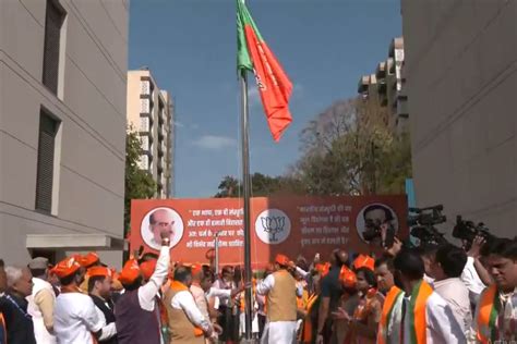 Delhi Jp Nadda Hoists Party Flag At Bjp Headquarters On Partys Th