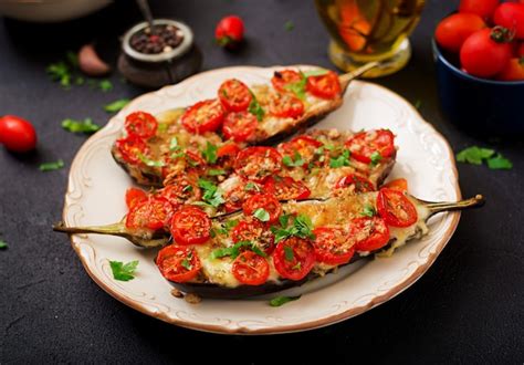 Berenjenas Al Horno Con Mozzarella Y Tomates Con Hierbas Italianas