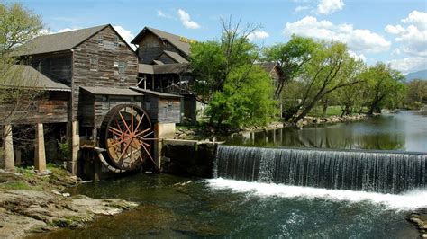 A Walk Through The Old Mill District In Pigeon Forge Tennessee Youtube