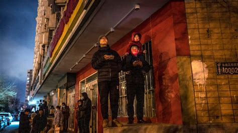 Beijing locals watch fireworks of Opening Ceremony while viewing TV ...