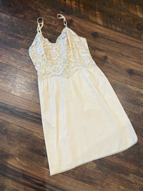 Vintage 80s Sexy Nude Gem