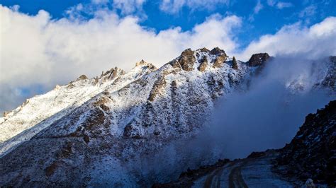 Khardung La Pass - Location, Weather, How to Reach, Things to Do | Adotrip