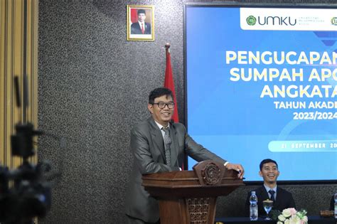 Umku Gelar Sumpah Profesi Apoteker Angkatan Ke Rektor Pesankan