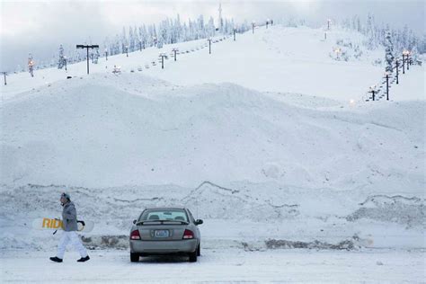 Snoqualmie Pass Ski Area To Reopen Friday