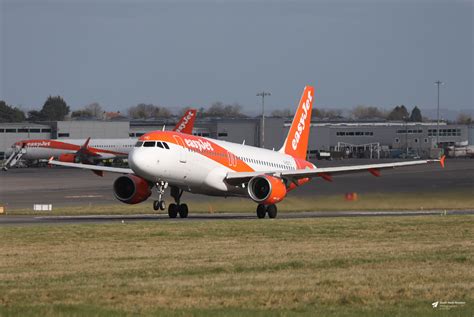 G EZTC Airbus A 320 214 EasyJet Bristol Airport Lulsgat Flickr