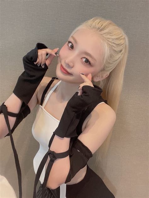 Pin oleh gay nerd III di EVERGLOW 에버글로우