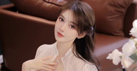 Bạn gái hot girl chấp nhận chuyện tình trong bóng tối với Huỳnh Hiểu Minh Báo Dân trí