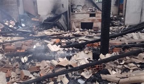 Ajudar A Reerguer Casa Pós Incêndio Vaquinhas Online