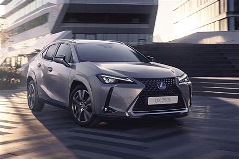 El Lexus Ux 250h Se Embellece Motormundial