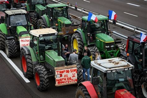 Francuski Poljoprivrednici Blokiraju Prometnice I Prijete