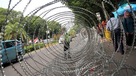 Kawat Berduri Dipasang Di Depan Kantor KPU