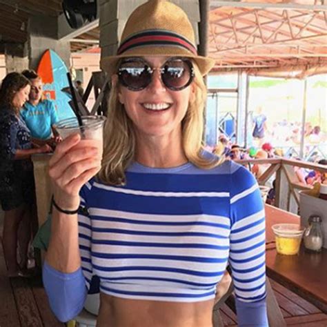 Good Morning Americas Lara Spencer Shows Off Her Abs On Vacation E News