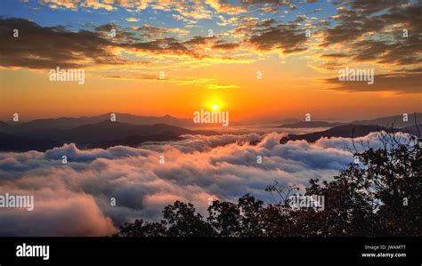 Seoraksan Mountains Is Covered By Morning Fog And Sunrise In Seoul