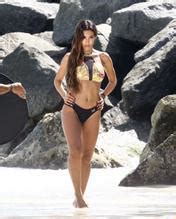 Metisha Schaefer In A Black And Gold Bikini While Doing A Photoshoot On The Miami Beach AZNude