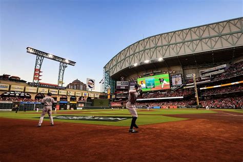 Minute Maid Park Charting The Dimensions And Capacity Of The Houston