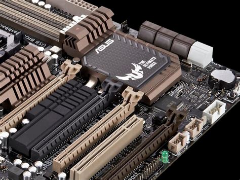 Asus Zeigt Sabertooth 990fxgen 30 R20 Weltweit Erstes Pci E 30 Mainboard Für Amd Cpus