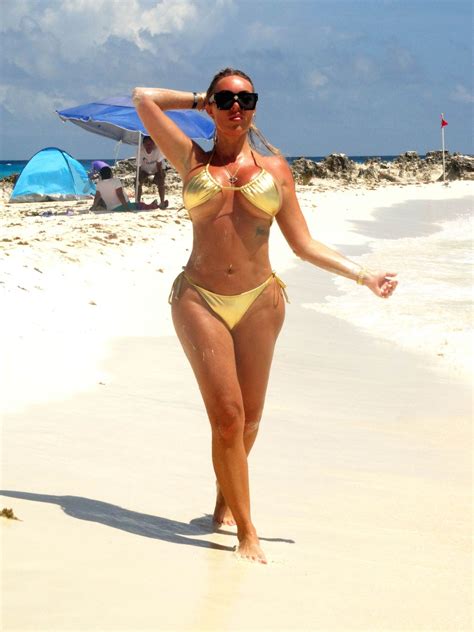 Aisleyne Horgan Wallace Flaunts Her Physique In Gold Bikini During Cancun Getaway Celebmafia