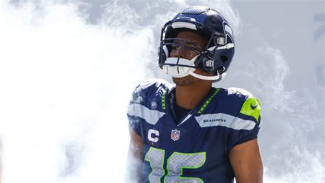 Tyler Lockett blasts Seattle Seahawks fans the questioned his toughness in Week 9