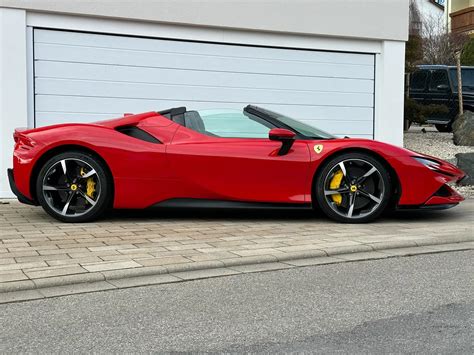 Ferrari Sf Spider Cabrio In Rot Gebraucht In D Rnau F R