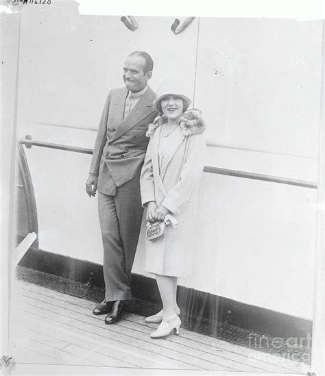 Douglas Fairbanks And Mary Pickford Photograph by Bettmann - Fine Art ...