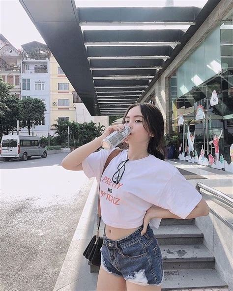 Top ảnh hot girl trường Luật xinh như búp bê