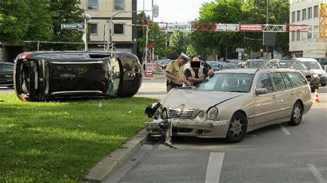 Unfall Am Maximiliansplatz In M Nchen Skoda Berschl Gt Sich Mehrfach