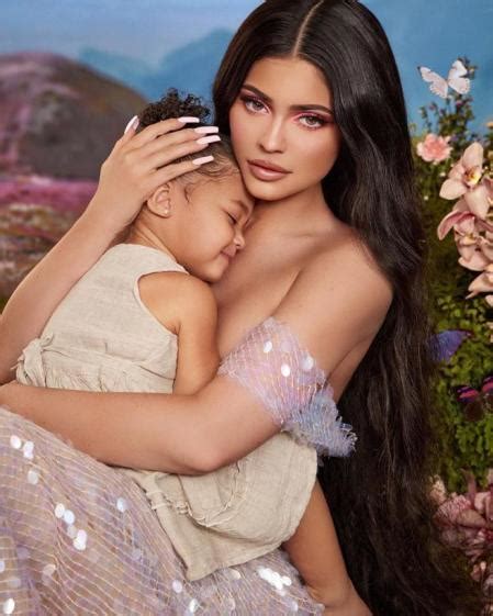 Kylie Jenner avisa quiere tener seis hijos más