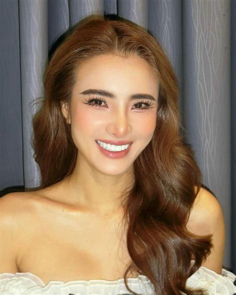 Em gái Công Vinh chiêu đãi fan với loạt ảnh bikini gợi cảm