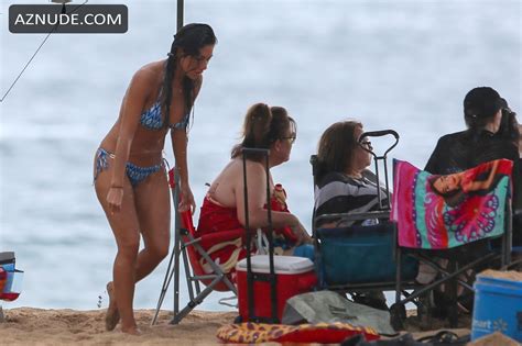 Nicole Scherzinger Sexy Singer Rocks A Bikini And Body Chain Combo For Dip In The Rain While On