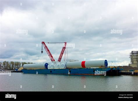 Parts of wind turbines hi-res stock photography and images - Alamy