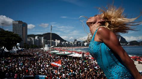 Fotos Participantes da Parada Gay do Rio pedem respeito à diversidade sexual UOL