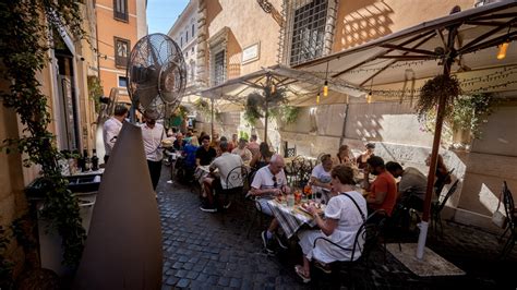 Why Reservations Are So Important When Exploring Restaurants In Italy